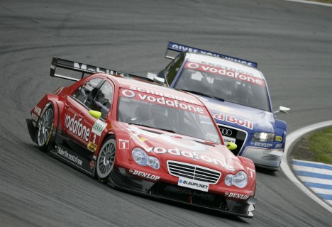 Bernd Schneider blev presset godt af Audi'erne - her af Mattias Ekström